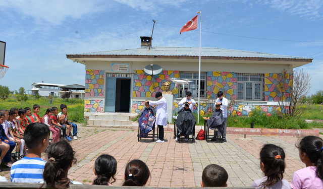 Meslek liseliler çocukları bayrama hazırlıyor
