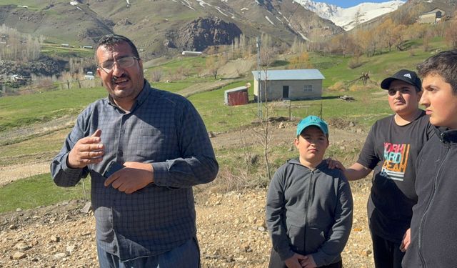 Hakkari’de yol tepkisi: Üç çocuklu aile çözüm bekliyor