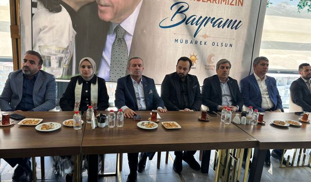 AK Parti Hakkari teşkilatı bayramda bir araya geldi