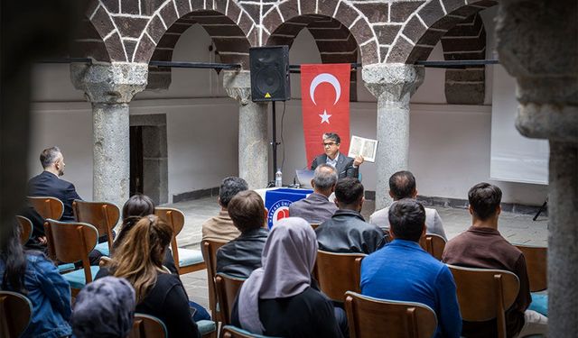 Hakkari'de Medreseler ve Basın mirası konuşuldu