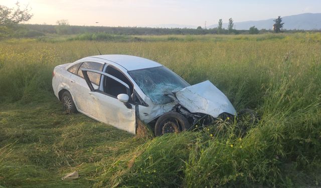 Tarlaya uçan aracın devirdiği direğe motosiklet çarptı