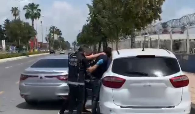 Otomobilden 23 kilo 984 gram esrar ele geçirildi