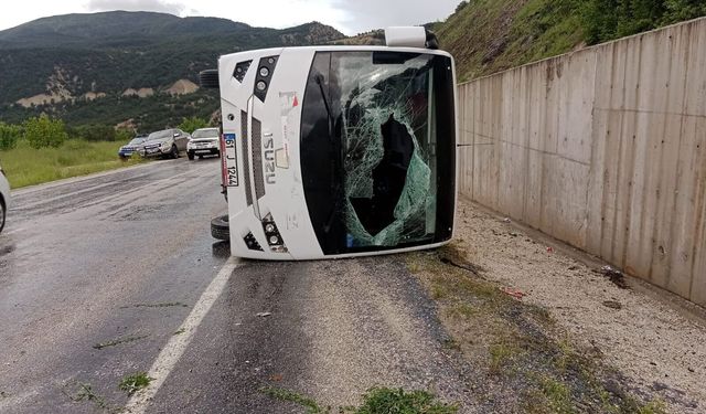 Midibüs ile itfaiye aracı çarpıştı: 4 yaralı