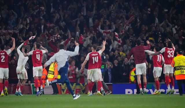 Arsenal, Premier Lig'de 22 yıl sonra şampiyon oldu