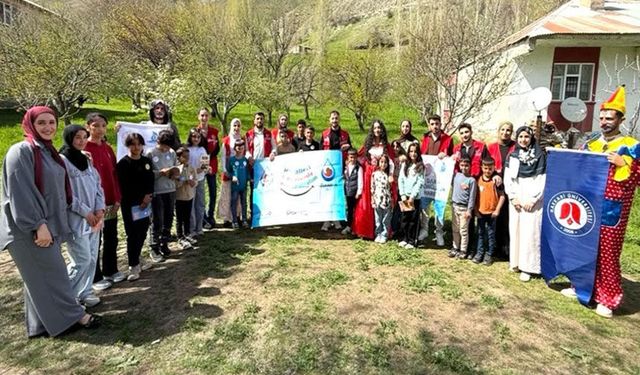 Üniversite öğrencilerinden Demirli Köyü İlkokuluna ziyaret