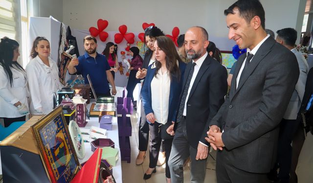 Çukurca’da Hayat Boyu Öğrenme Haftası sergisi açıldı