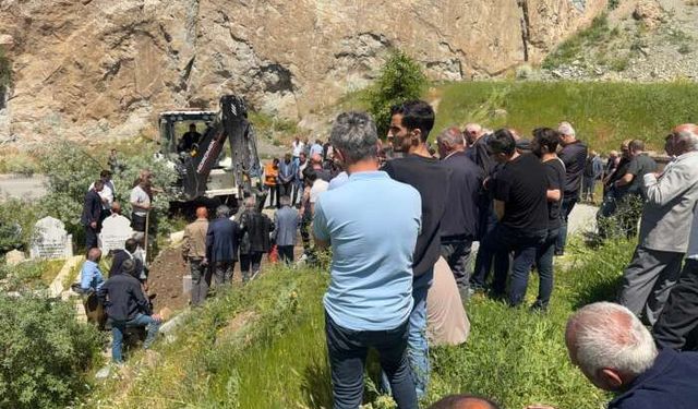 Ekrem Ertuş Hakkari’de son yolculuğuna uğurlandı