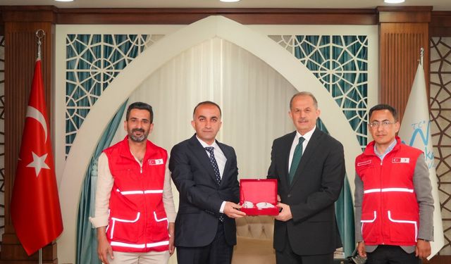 Vali Taşyapan, VakıfBank ve Kızılay heyetlerini ağırladı