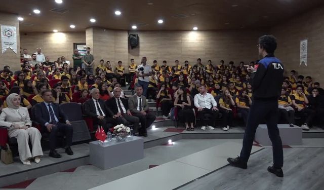 Astronot Atasever Şırnaklı öğrencilerle buluştu