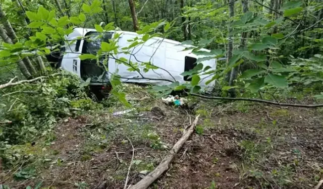 Minibüs şarampole yuvarlandı: 11 yaralı