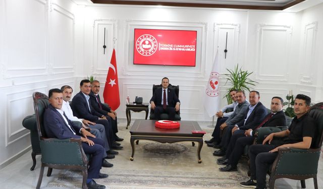 Derecik Kaymakamı Demirci, AK Parti İlçe Teşkilatını ağırladı