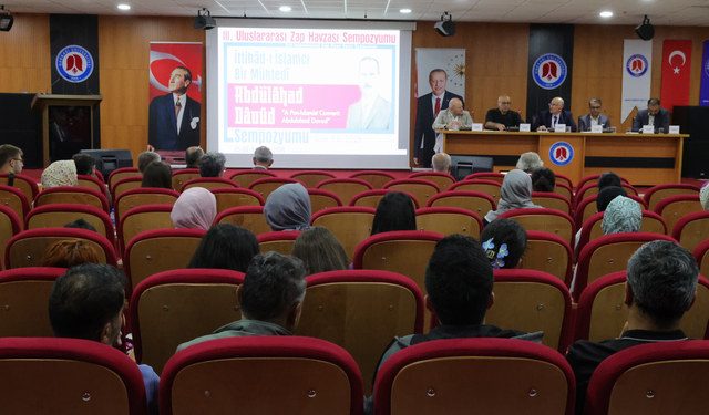 Hakkari’de Abdülahad Davud Sempozyumu düzenlendi