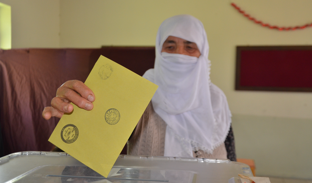 Muş'ta 4 köyde muhtarlık seçimi için sandık kuruldu