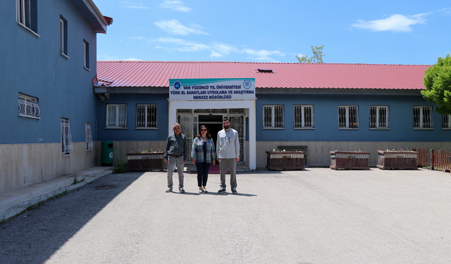Hakkari ve Van’ın kilim motifleri geleceğe taşınıyor