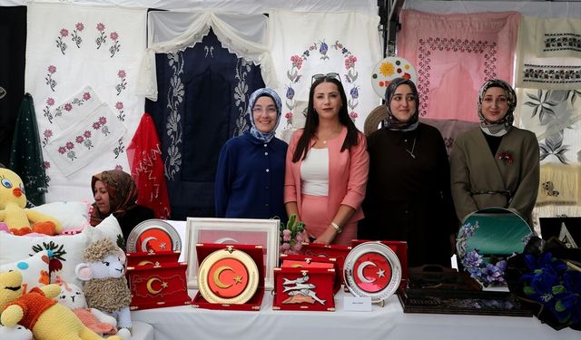 Van'da 100 Aile Destek Merkezinde hazırlanan ürünler sergilendi