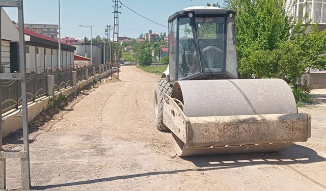 Yüksekova’da 400 metrelik yeni bağlantı yolu açıldı
