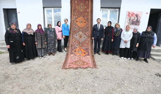 Kars'ta kurulan kadın kooperatifi halıcılığı canlandırıyor