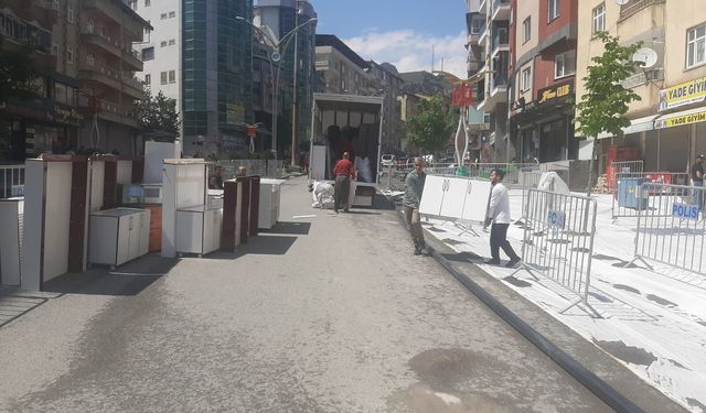 Hakkari’de tahliye edilen binalar boşaltılıyor
