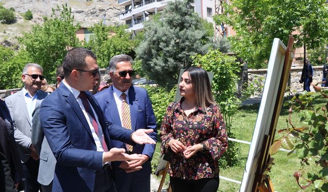 Hakkari'de  hayat boyu öğrenme sergisi açıldı