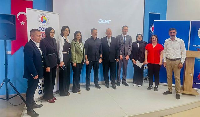 Hakkari'de başarılı proje sahipleri ödüllendirildi