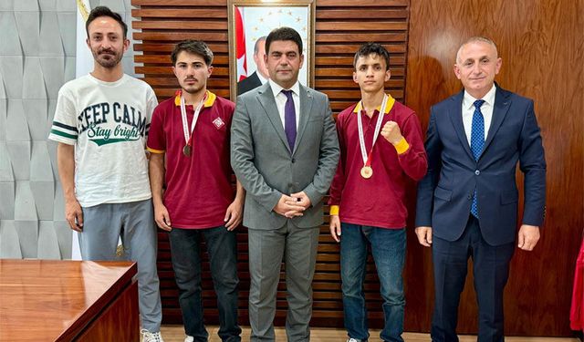Müdür Yılmaz şampiyon sporcuları ağırladı