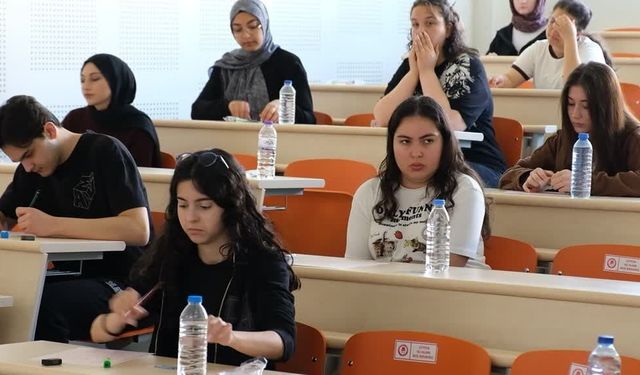 Lise öğrencileri YKS simülasyonunda ter döktü