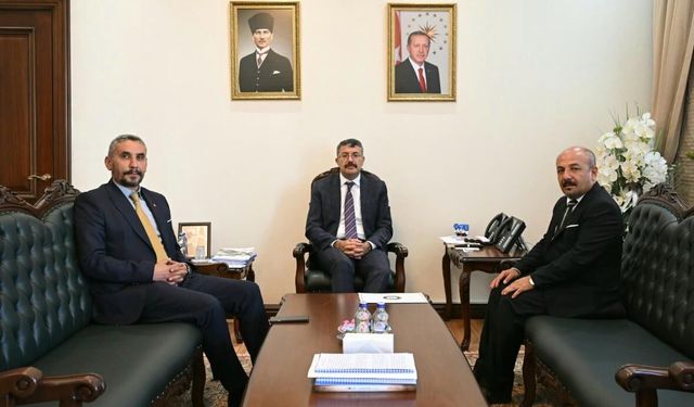 Hakkarili muhtarlar Bakan Yardımcısı Çelik’le görüştü