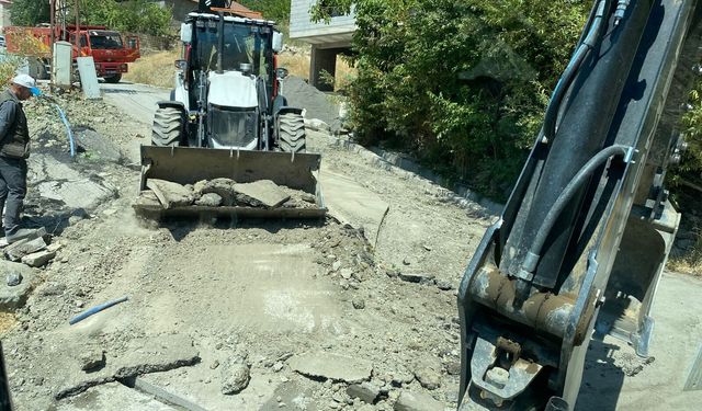 Hakkari'de asfalt ve yama çalışması