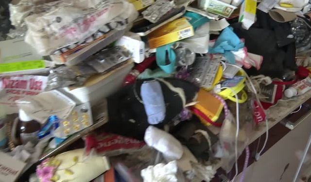 Kayseri'de bir evden 5 kamyon çöp çıkarıldı
