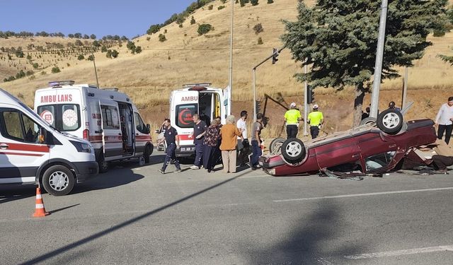 Elazığ'da iki otomobilin çarpıştığı kazada 6 kişi yaralandı