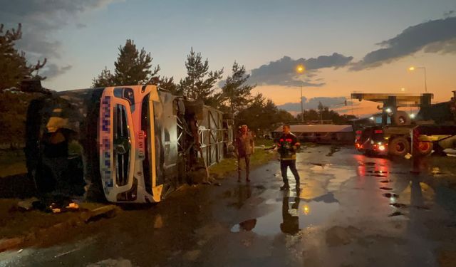 Kayseri'de otobüs ile tanker çarpıştı: 35 yaralı