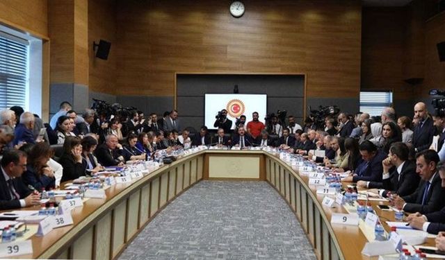 'Çerçeve yasa' teklifi komisyondan geçti