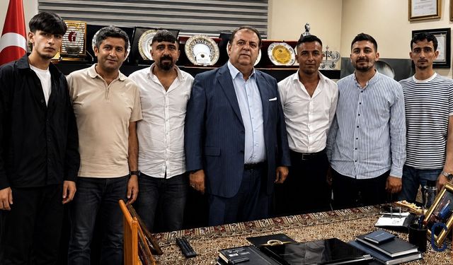 Zapspor’a 2 milyon TL destek veren Karahanlı’ya taraftarlardan teşekkür