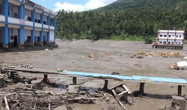 Nepal'deki sel felaketinde bilanço ağırlaşıyor