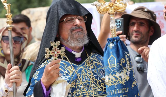Tarihi Akdamar Kilisesi'nde 14'üncü ayin
