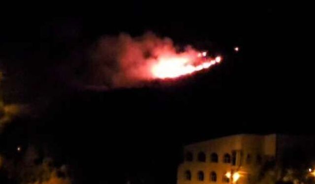 Hakkari’de gece saatlerinde korkutan yangını