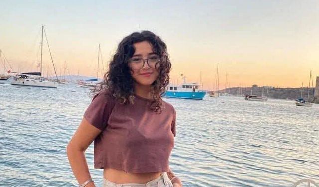 Ağaca çarpan otomobildeki sağlık çalışanı öldü