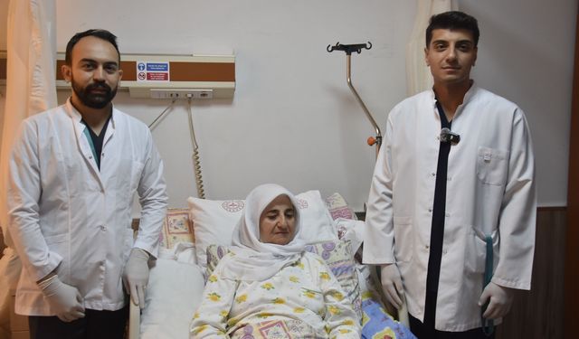 70 yaşındaki hastanın kanserli kalın bağırsağı alındı; sağlığına kavuştu