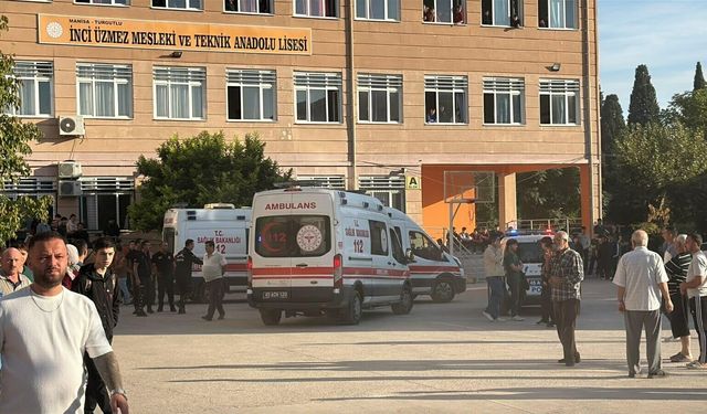 Okula silahlı saldırı: Yaralılar var