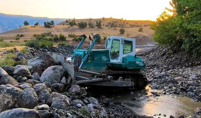 Hakkari’de dere taşkınları riskine karşı çalışma