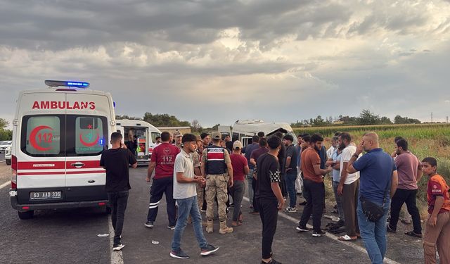 İşçileri taşıyan minibüs kanala devrildi; 19 yaralı