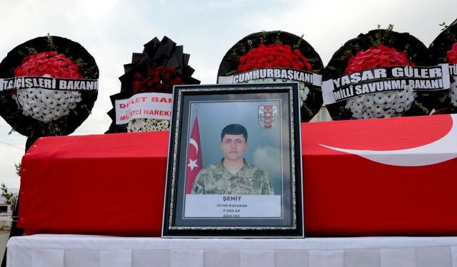 Askeri araç kazasında şehit olan asker, Hakkari'de son yolculuğuna uğurlandı