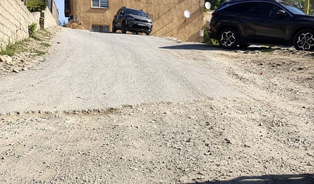 Hakkari’de mahalle sakinlerinin yol çilesi