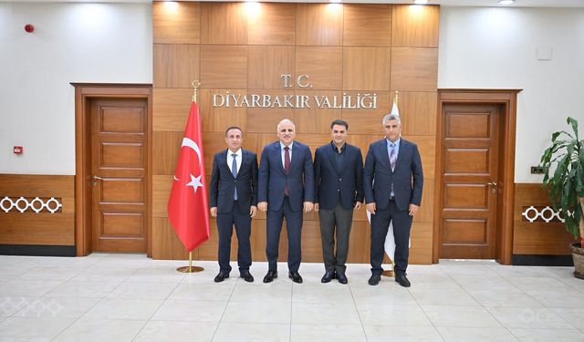 Hakkari heyetinden Diyarbakır Valisi Zorluoğlu’na ziyaret