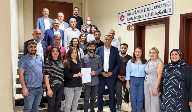 DBP Hakkari’nin yeni eş başkanları mazbatalarını aldı