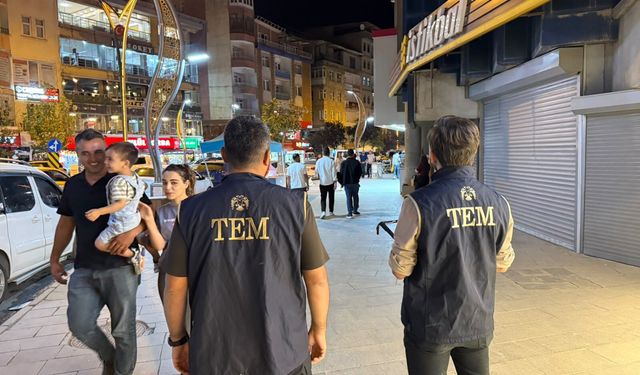 Hakkari polisi şehrin her noktasında denetim yaptı