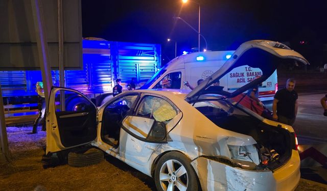 Bingöl'de tır ile otomobilin çarpıştığı kazada 5 kişi yaralandı