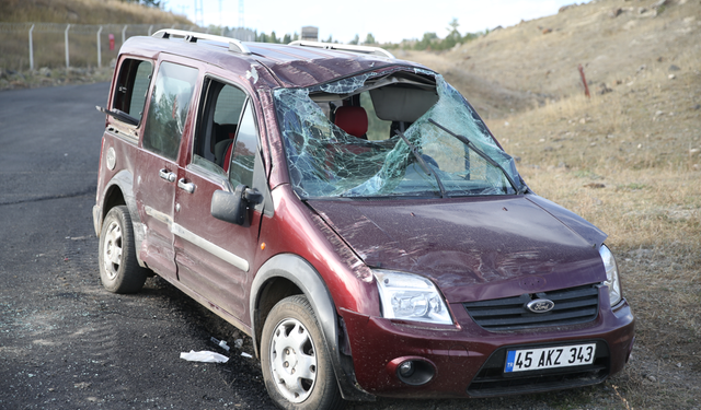 Kars'ta iki araç çarpıştı: 3 kişi yaralandı