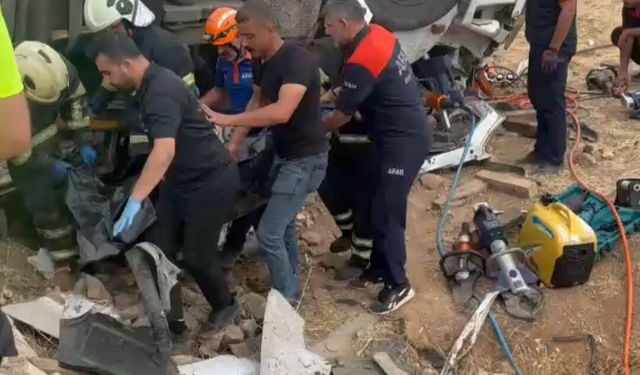 Batman'da devrilen TIR'ın şoförü öldü