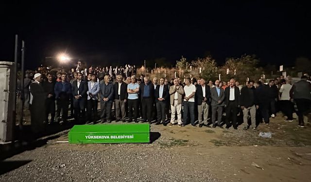 Gazeteci Çapraz son yolculuğuna uğurlandı